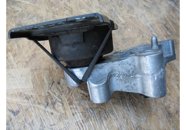 Опора, подушка двигуна права Renault Laguna III 2.0 dci, 112100004R